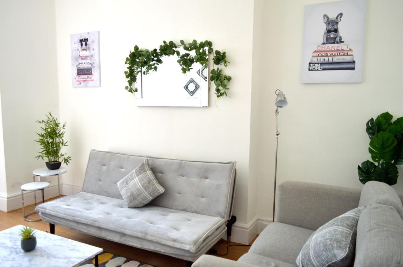 Beautiful Two-Bed Apartment With Driveway Parking 노팅엄 외부 사진