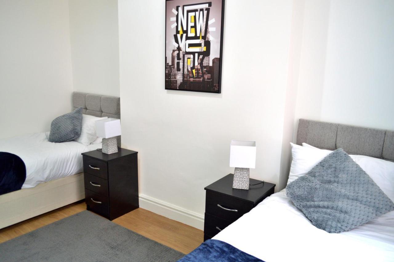 Beautiful Two-Bed Apartment With Driveway Parking 노팅엄 외부 사진